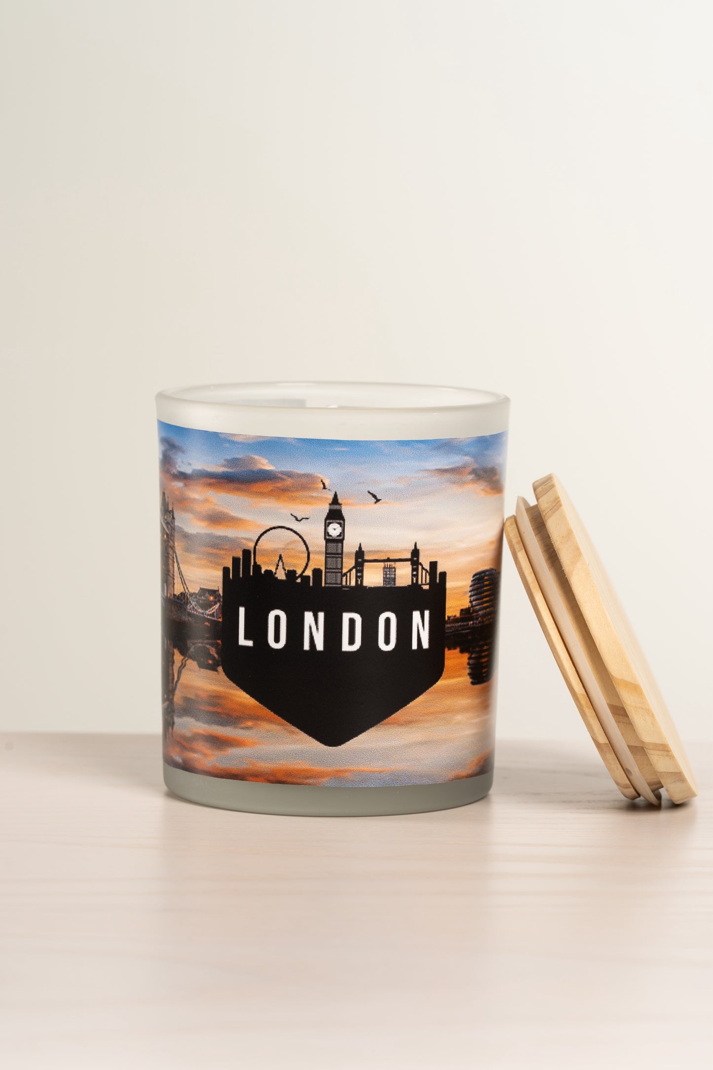London Inspired Scented Soy Candle 11 ounces - Great Gift For the Travelers in Your Life